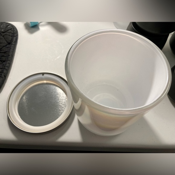 Luxury Candle Vessels with Lids, Set of 8 - Color Ocean Pearl - 13 oz - Picture 2 of 3